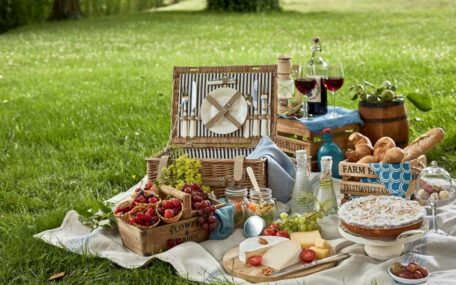 picnic basket with Italian food