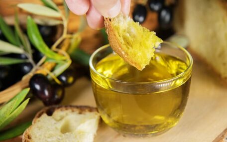 Italian extra virgin olive oil and bread